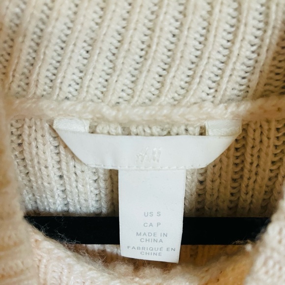 H&M Flounced Rib - Knit Sweater - Picture 4 of 4